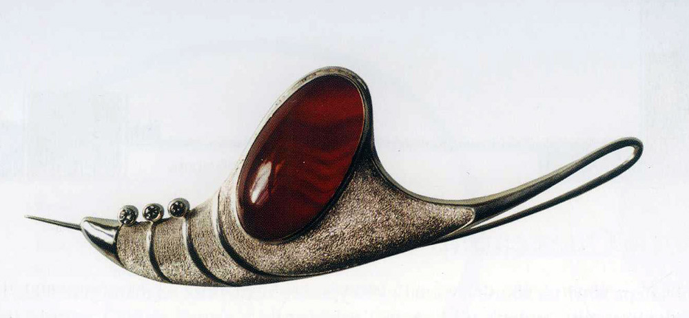 Брошка «Оранжева хмара». 2000. Срібло, сердолік, авторська техніка